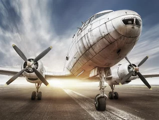 Fototapeten historisches Flugzeug auf einer Landebahn © frank peters