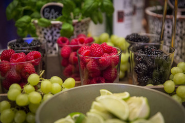 Beeren und Obst für Cocktails und Long Drinks