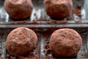 Tartufo Extreme - Edel-Bitter Trüffelpraline mit Kakaosplittern