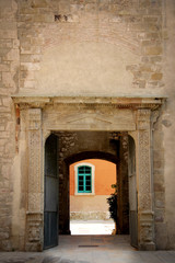 Fototapeta na wymiar courtyard view through a doorway in Barcelona Spain