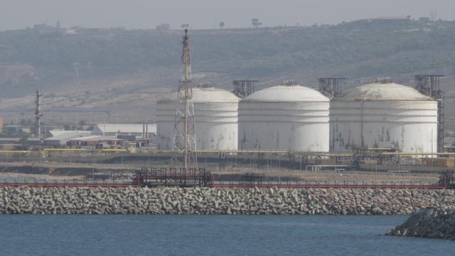 Liquefied gas storage on sea shore