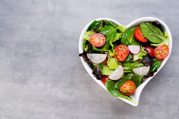 Fresh salad with baby spinach and tomatoes, radish und salad.
