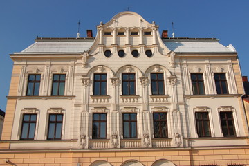 Zabytkowy budynek Poczty w Cieszynie (Polska, województwo śląskie) wybudowany w 1909 roku w stylu secesyjnym. - obrazy, fototapety, plakaty