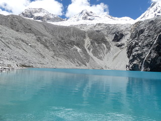 Fototapeta na wymiar Randonnée Laguna 69 à Huaraz dans la Cordillère des Andes au Pérou