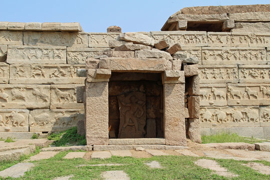 Wall with beautiful bas-reliefs around the Hazara Rama Temple in Hampi, Karnataka, India.