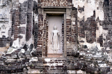 Fototapeta na wymiar Old buddha statue in old buddhist temple, Phra Nakhon Si Ayutthaya, Thailand