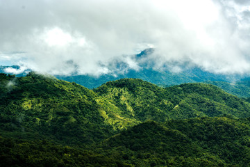 Obraz premium Fog and mountains that care for the season of lonely people, or go with the family on the day of the festival, then enjoy the winter.