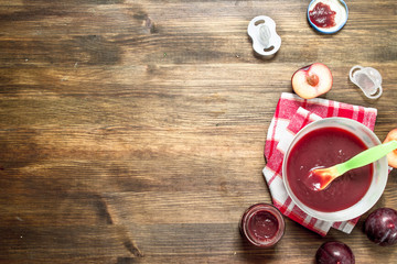Baby food. Baby puree from fresh plums.