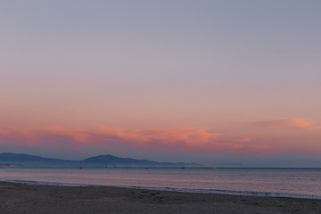 Obraz premium Beautiful Sunset at the Beach in Santa Barbara with Clouds and Mountains