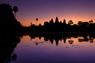 Obraz premium Cambodia Siem Reap Angkor Wat sunrise dawn UNESCO heritage blue hour