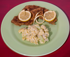 Schnitzel mit Kartoffelsalat