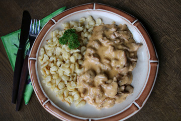 rahmgeschnetzeltes   mit  spätzle