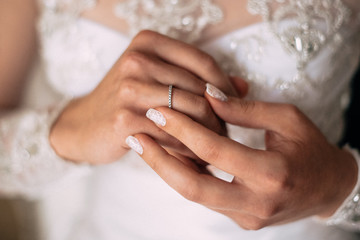 Obraz na płótnie Canvas Bridal hands with wedding ring