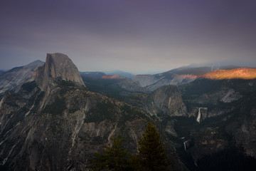 Fototapeta na wymiar The half dome and Nevada falls of Yosemite national park