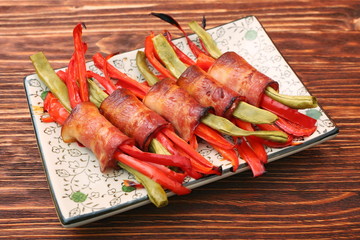 Delicious bacon-wrapped green beans and pepper bell, healthy and