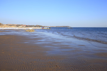The seaside scenery is in winter