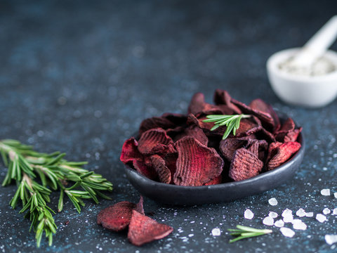 Baked Beet Slices. Healthy Beetroot Chips