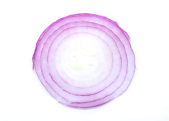 Fototapeta premium pattern of sliced purple onions food background, isolated on white background . closeup .