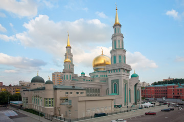 Fototapeta na wymiar The Moscow Cathedral Mosque in the evening light.