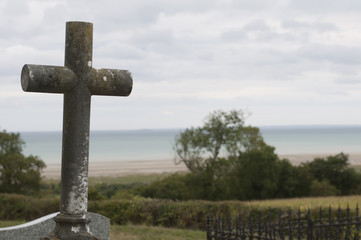 croix avec la mer au loin