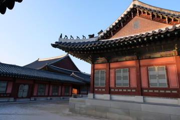 Fototapeta premium KOREAN TEMPLE IN SEOUL TRADITIONAL BUILDINGS
