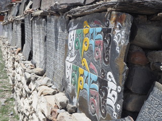 inscriptions sur les chemins de Katmandou