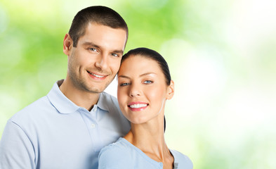 Obraz premium Young happy smiling attractive couple, outdoors