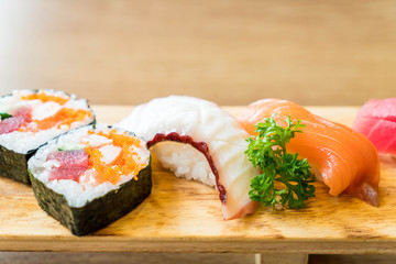mix raw sushi set
