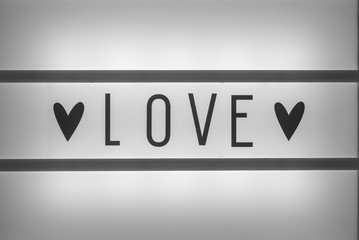 Love - Liebe mit Herz auf weissem Hintergrund - Valentinstag Grusskarte