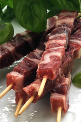 Arrosticini 아로스티치니 Assaditos Brochetas de oveja Cucina italiana Rustelle Spiedini di pecora Arrustelle Spidducci Italian cuisine Comida de Italia 