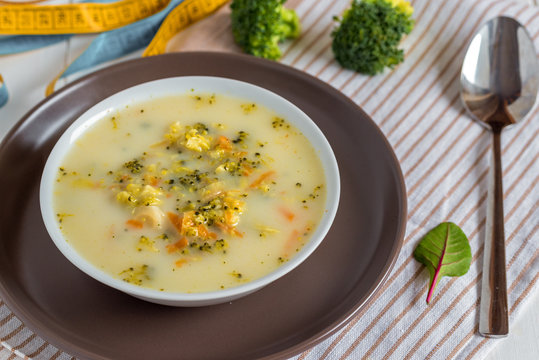 Vegetarian soup with broccoli and vegetables.
