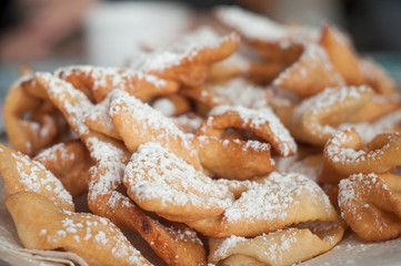 Bugnes au sucre glace - beignets traditionels alsaciens