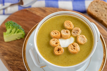 Vegetarian cream soup with broccoli and croutons.