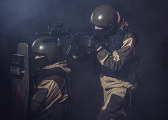 soldiers of the elite special purpose units