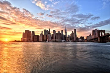 Rolgordijnen New York City Lower Manhattan with Brooklyn Bridge at Sunset © romanslavik.com