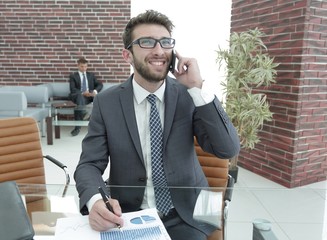 lawyer talking to a client on the smartphone