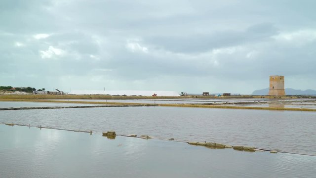16372_The_big_wide_empty_fields_in_the_saltmine_area_in_Italy.mov