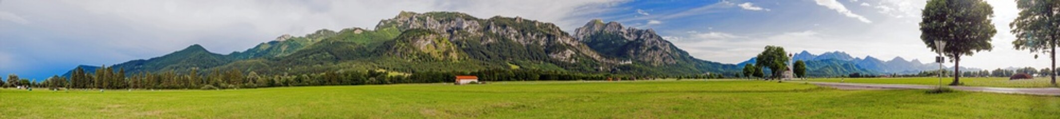 Ammergauer Alpen im Allgäu mit Neuschwanstein, Tegelberg und St. Coloman, Bayern - obrazy, fototapety, plakaty