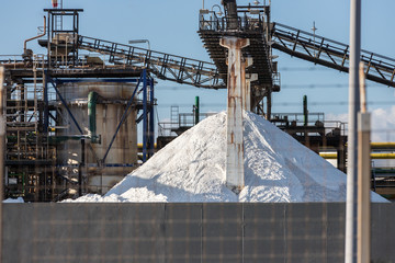 Manufacture of industrialized salt withdrawn from the Mediterranean salt flats