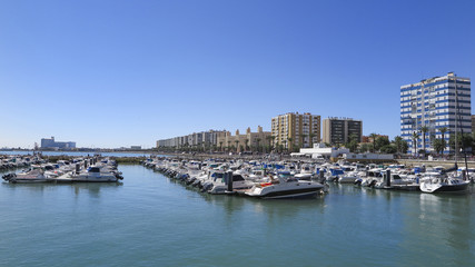 Fototapeta na wymiar boats docked in the port of cadiz
