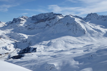 Fototapeta na wymiar Skitourenparadies Bivio, Blick von Crap da Radons 2370m auf Roccabella 2730m