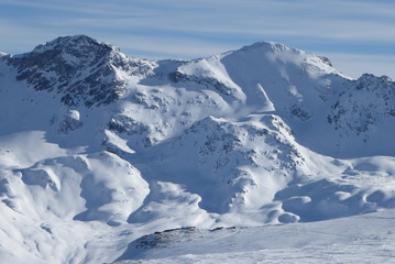 Fototapeta na wymiar Skitourenparadies Bivio, Blick von Crap da Radons auf Piz Grevasalvas 2932m.