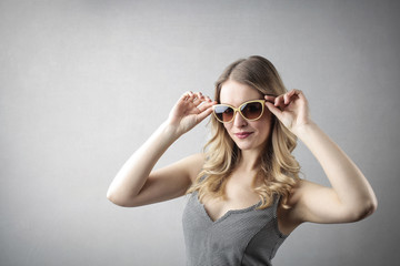 Fashionable woman with sunglasses