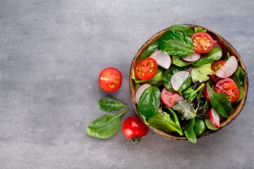 Fresh salad with baby spinach and tomato, radish und salad.