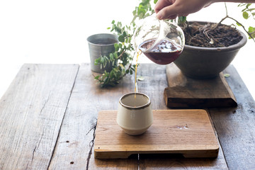 Barista hands to make art coffee