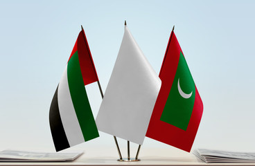 Flags of UAE and Maldives with a white flag in the middle