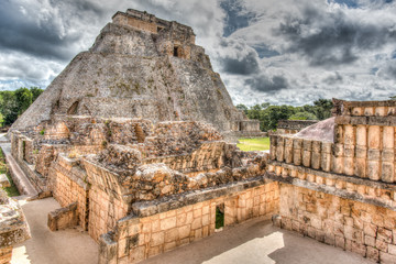 Fototapeta premium Die Adivino-Pyramide in Uxmal