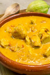 poulet au curry et lait de coco