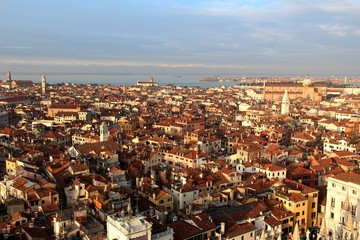 Fototapeta na wymiar Vue de Venise depuis la tour Campanile de Saint-Marc, Venise, Italie 