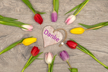 Tulpen und Herz: Danke!